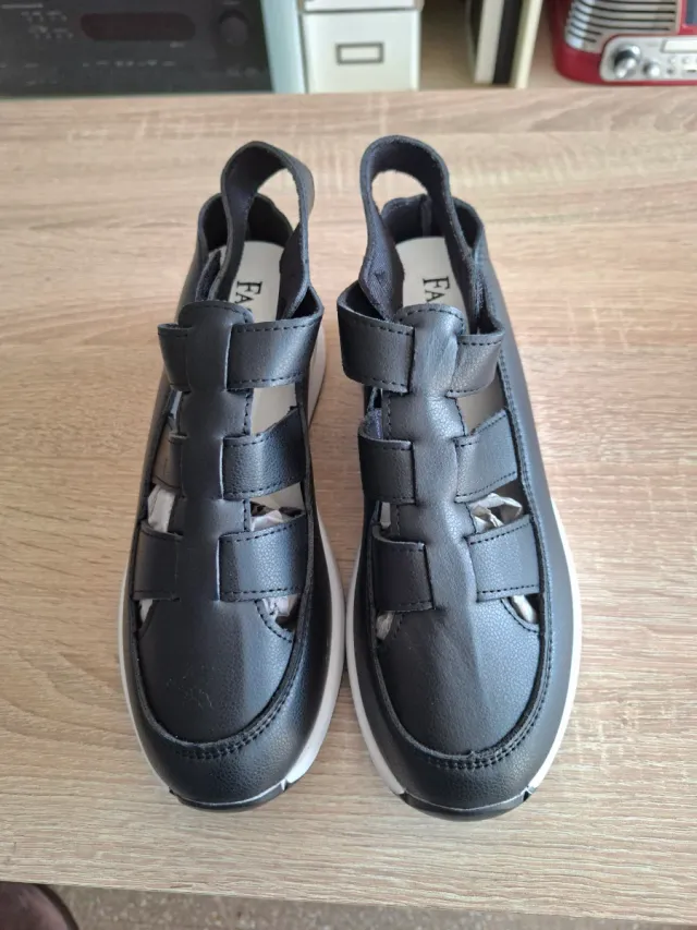 Zapatillas plataforma cuña negras sin usar