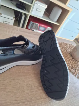 Zapatillas plataforma cuña negras sin usar