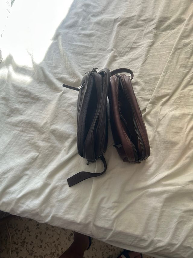 Lote 2 neceseres de piel marrón