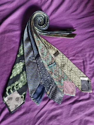 Corbatas loewe celine fumagalli façonnable rochas.