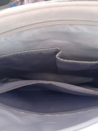 Bolso bandolera blanco con detalle marrón