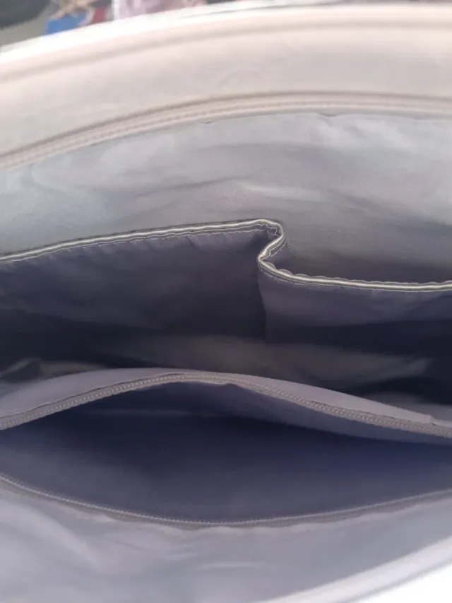 Bolso bandolera blanco con detalle marrón