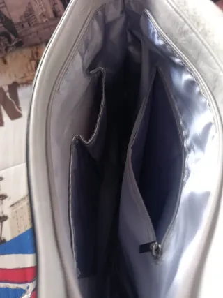 Bolso bandolera blanco con detalle marrón