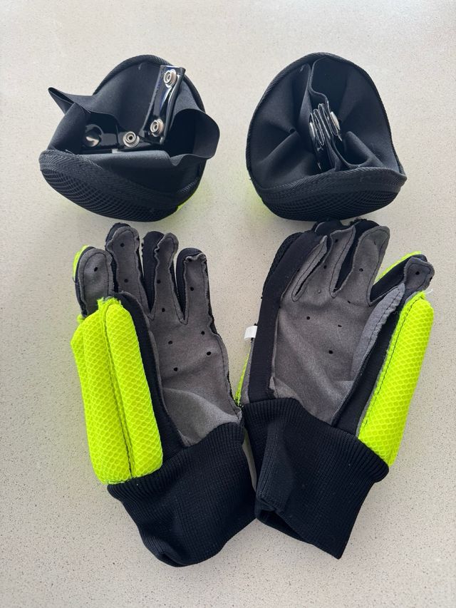Guantes y rodilleras hockey niño T. S.