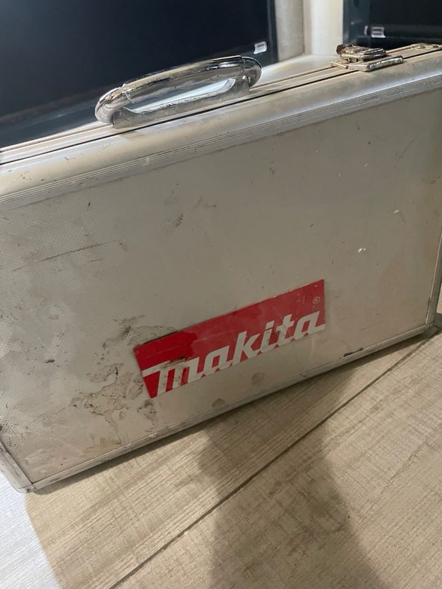 Martillo Percutor Makita con Puntas