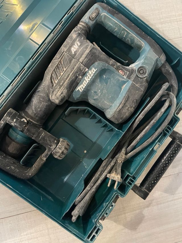 Martillo Percutor Makita con Puntas