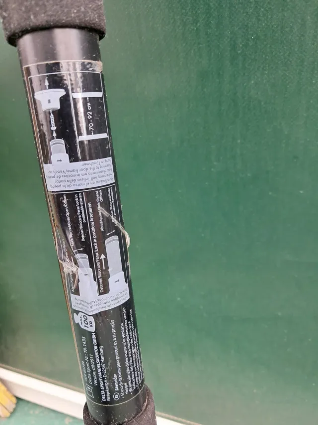 Barra de puerta ajustable 70-92 cm