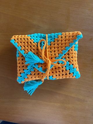 Portalibros crochet naranja y turquesa