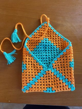 Portalibros crochet naranja y turquesa