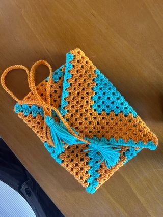 Portalibros crochet naranja y turquesa