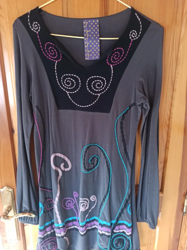Vestido manga larga gris y morado