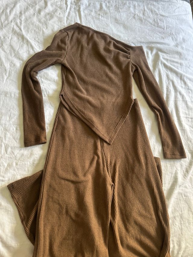 Conjunto marrón de canalé