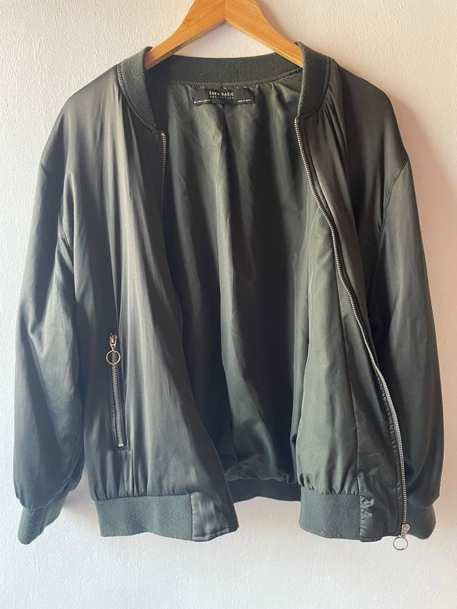 Chaqueta bomber Zara verde militar Talla S