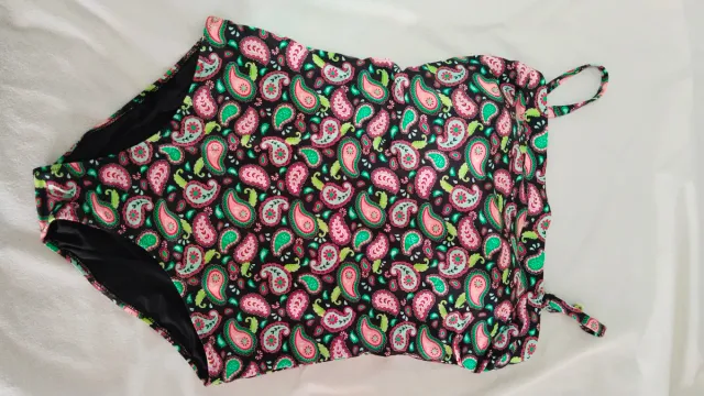 Bañador mujer estampado paisley