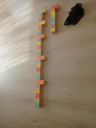 Torre de cubos de juguete