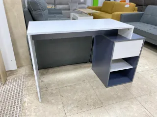 Escritorio moderno blanco y azul con cajón