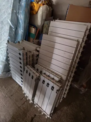 Radiadores de metal blancos