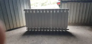 Radiadores de metal blancos