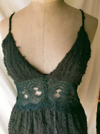 Vestido Negro Corto con Encaje