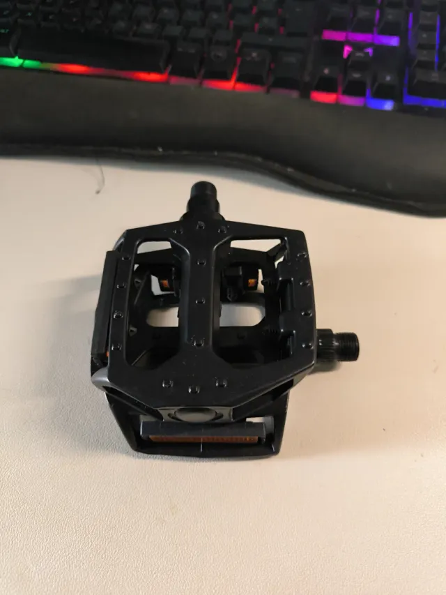 Pedales de bicicleta negros. Completamente nuevos