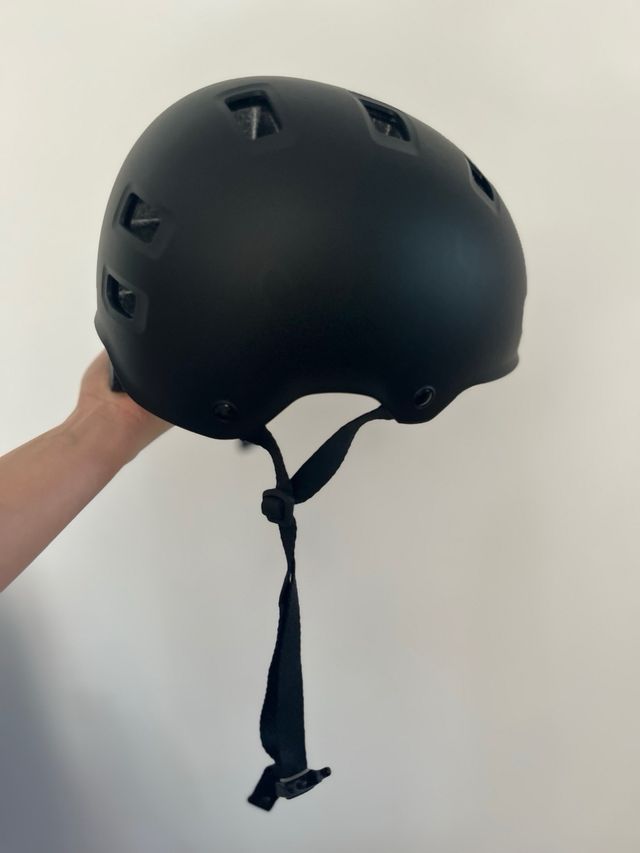 BLACK FRIDAY! Capacete Btwin Preto para Patinete/Bicicleta