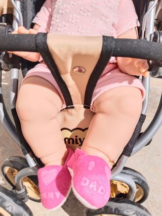 Carrito gemelar con 2 muñecas