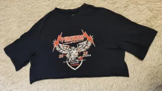 Camiseta corta negra estampada