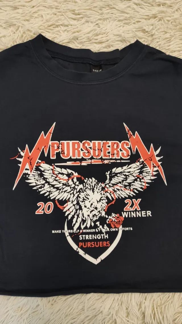 Camiseta corta negra estampada