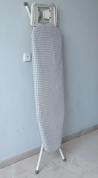 Tabla de planchar plegable de metal