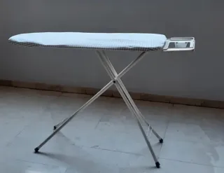 Tabla de planchar plegable de metal