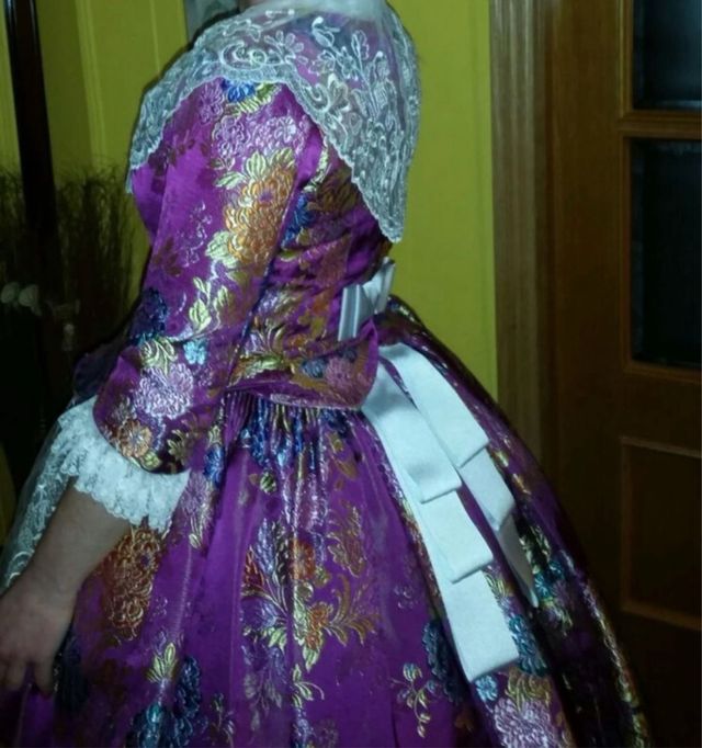 Traje de Fallera Multicolor.