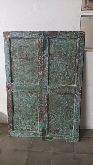 Puertas antiguas vintage verde azulado