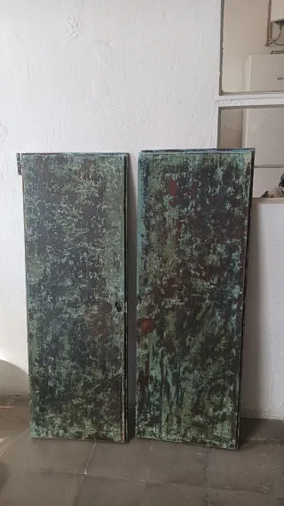 Puertas antiguas vintage verde azulado