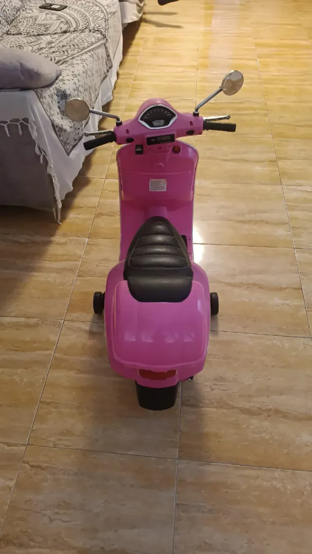Moto rosa para niñas