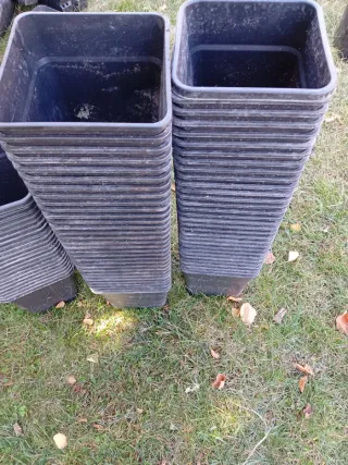 Maceta cuadrada de plástico negro