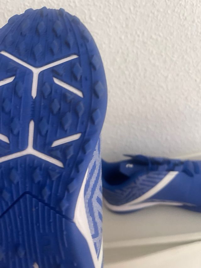 Botas de fútbol azules
