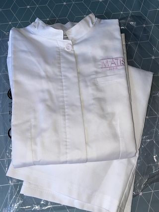 Uniforme estética Matis Camisa y Falda Blanca