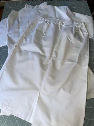Uniforme estética Matis Camisa y Falda Blanca