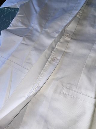 Uniforme estética Matis Camisa y Falda Blanca
