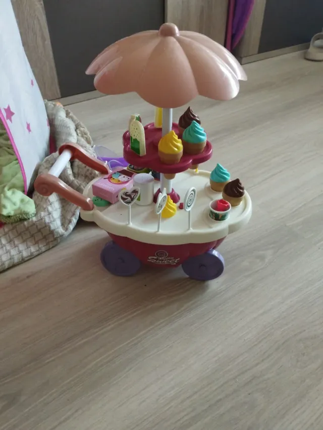 Carrito de helados de juguete