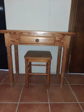 Mesa y banco de madera maciza