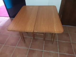 Mesa y banco de madera maciza