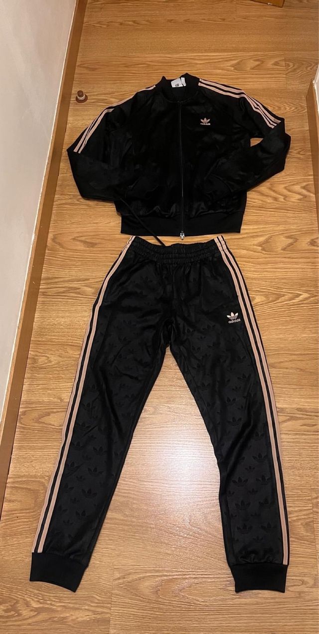 Conjunto chándal Adidas negro y rosa