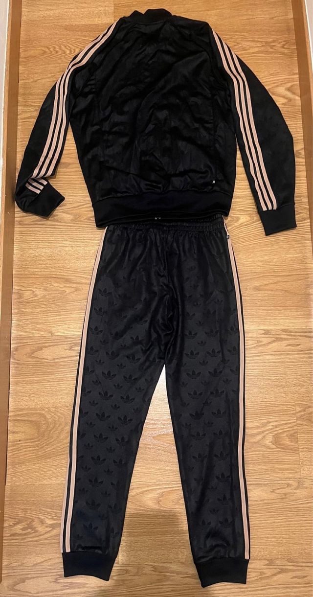 Conjunto chándal Adidas negro y rosa