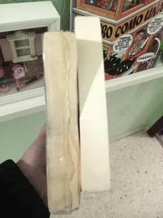 Lote tomo Spiderman y 2 libros para coleccionistas