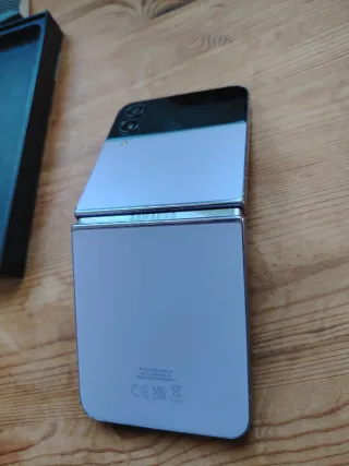 Samsung Galaxy Z Flip 4