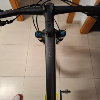 Bicicleta de carbono scott