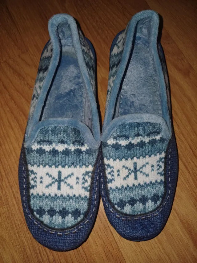 Zapatillas de estar por casa azules y blancas