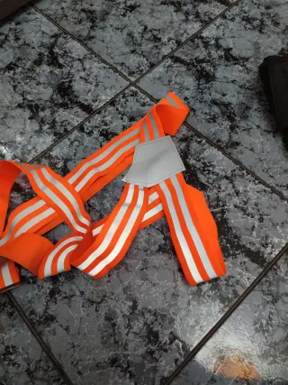 Chalecos reflectantes y faja seguridad