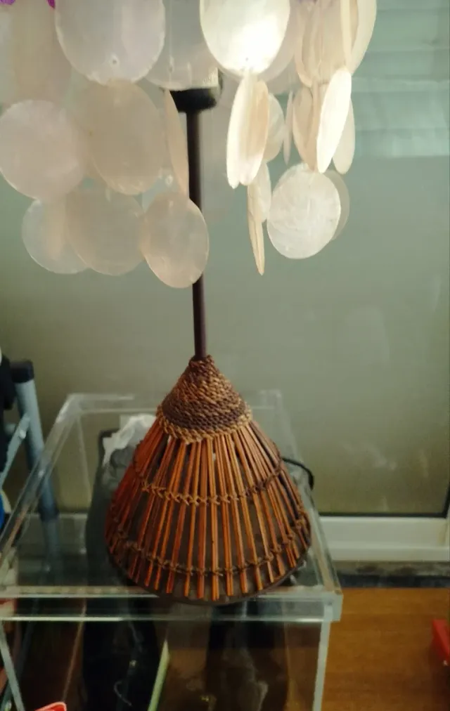 Lámpara ratán y plástico rosa/marrón